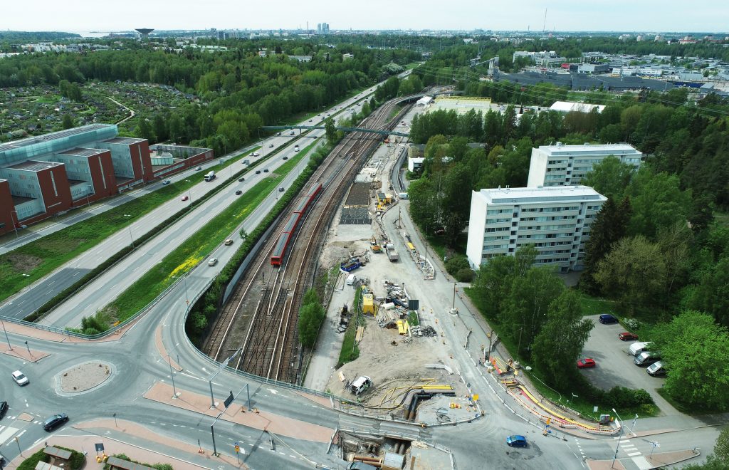 An aerial picture from Marjaniementie and Raaseporintie intersection with Raide-Jokeri's construction site.